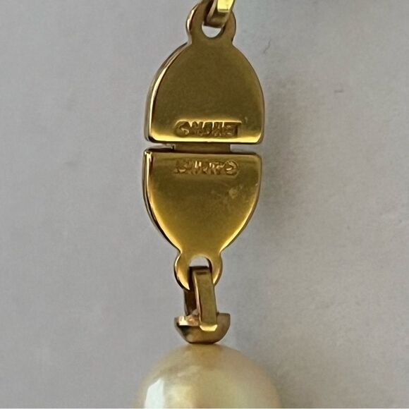 Vintage Monet Faux Gray and Cream Pearl Necklace - Picture 3 of 4